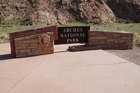 Arches kamenné oblouky a Železniční muzeum Ogden v olympijským městě Salt Lake City