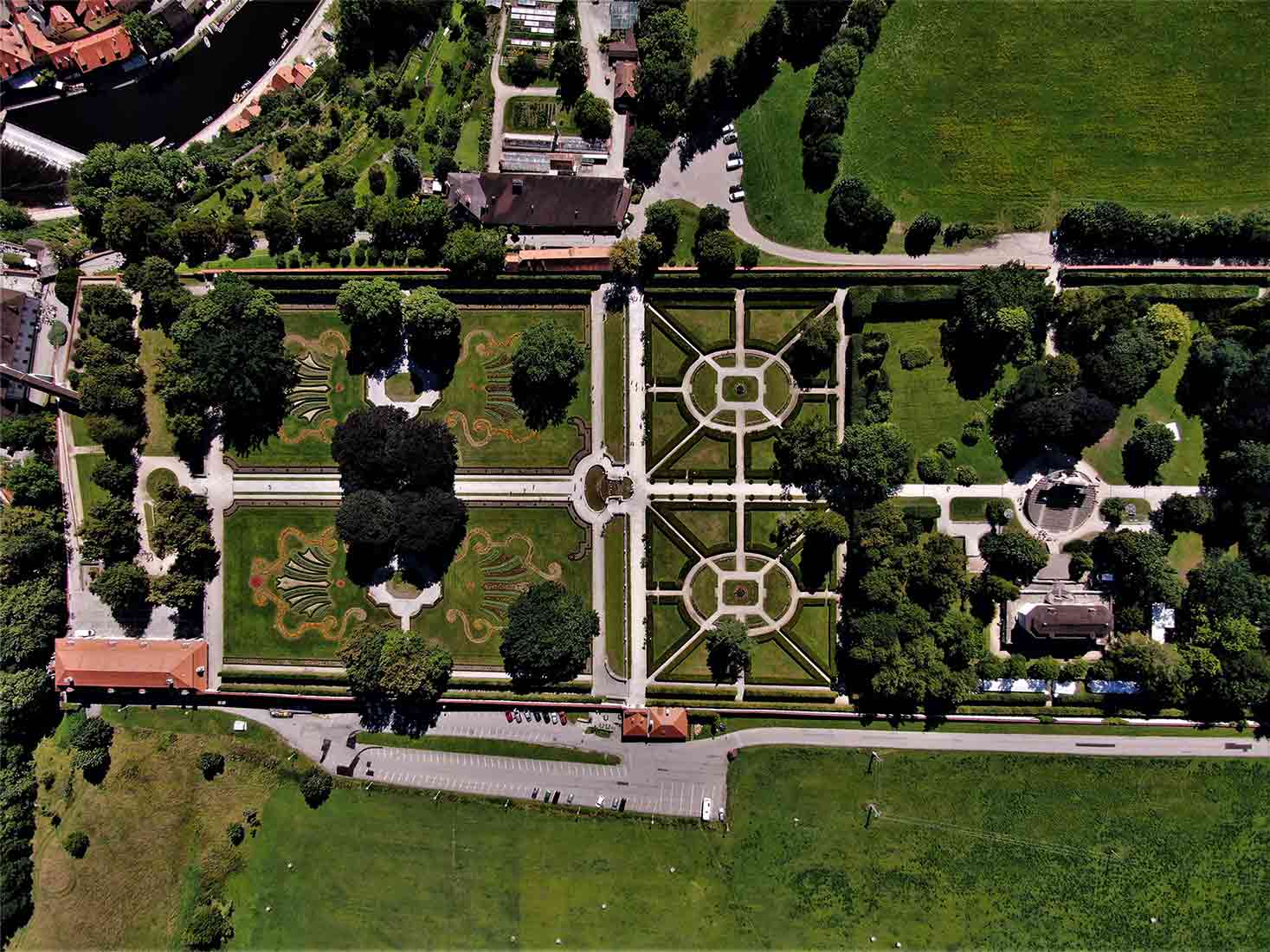 Letecký pohled na Zámeckou zahradu Českého Krumlova