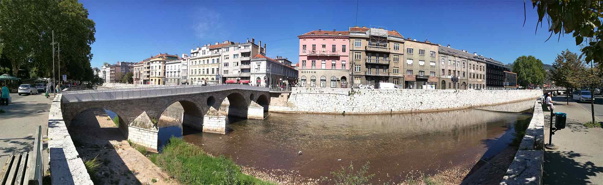 Sarajevo, Bosna a Hercegovina - Latinský most a muzeum Sarajevo