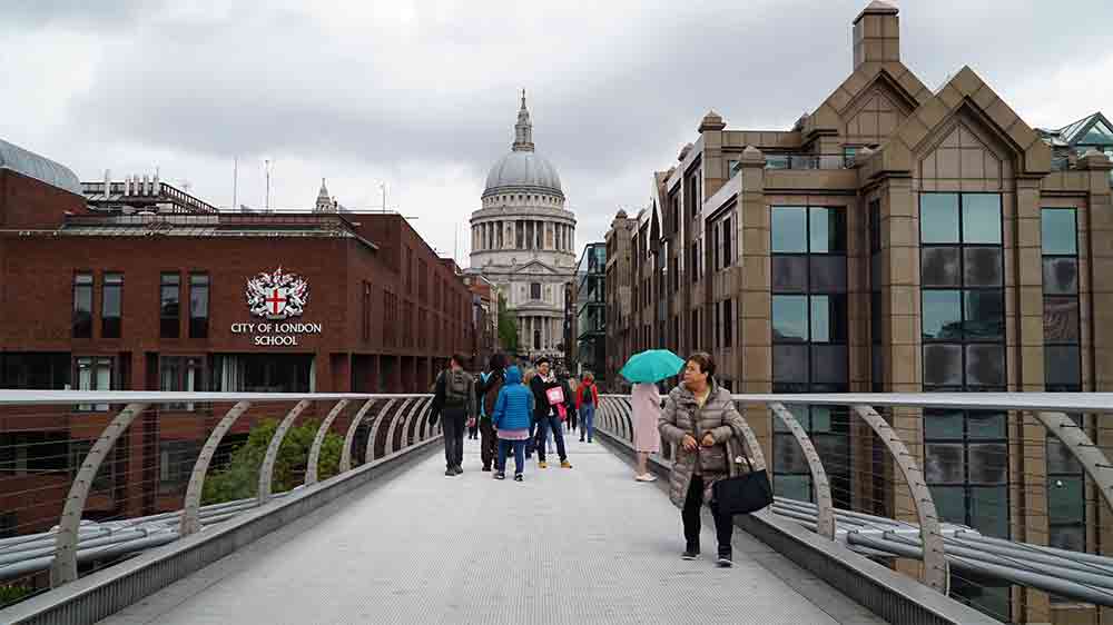 Milenium Bridge a katedrála Sv. Pavla