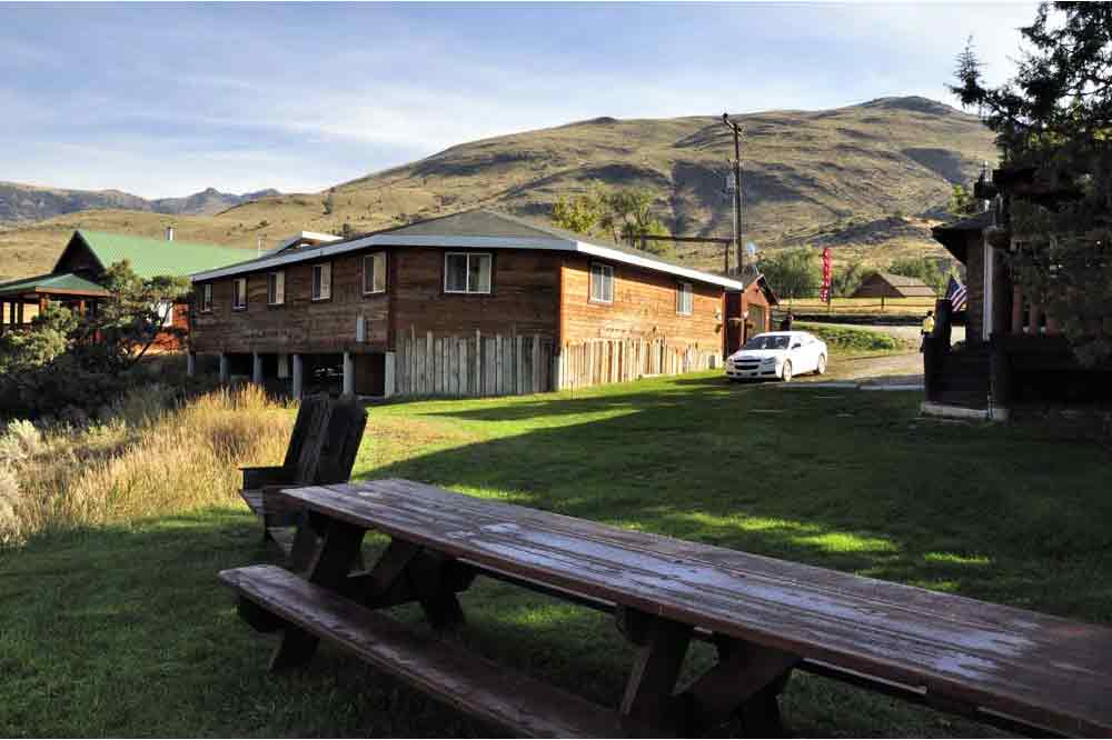 USA, Montana, Gardiner, Yellowstone, North Yellowstone Lodge and Hostel